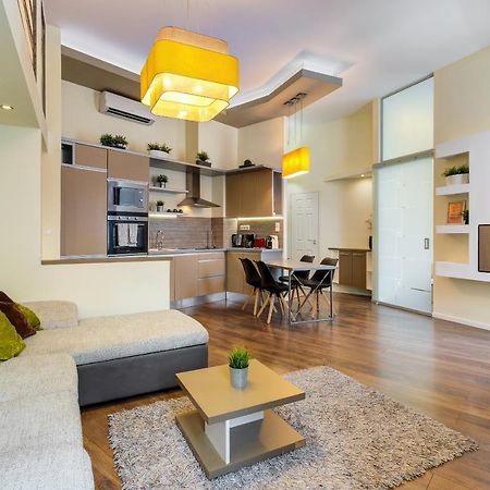 Spacious & Stylish Apartment In Downtown Budapest Esterno foto