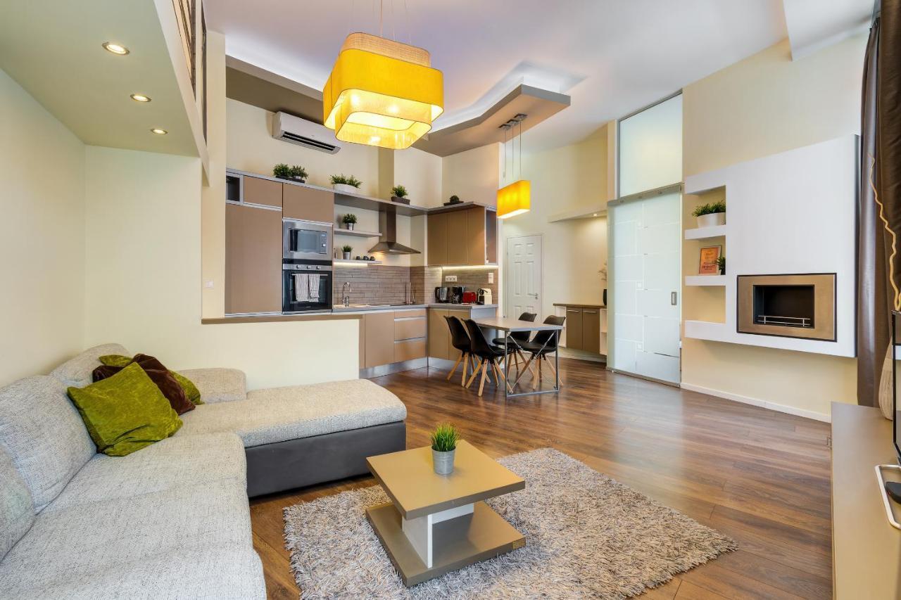Spacious & Stylish Apartment In Downtown Budapest Esterno foto