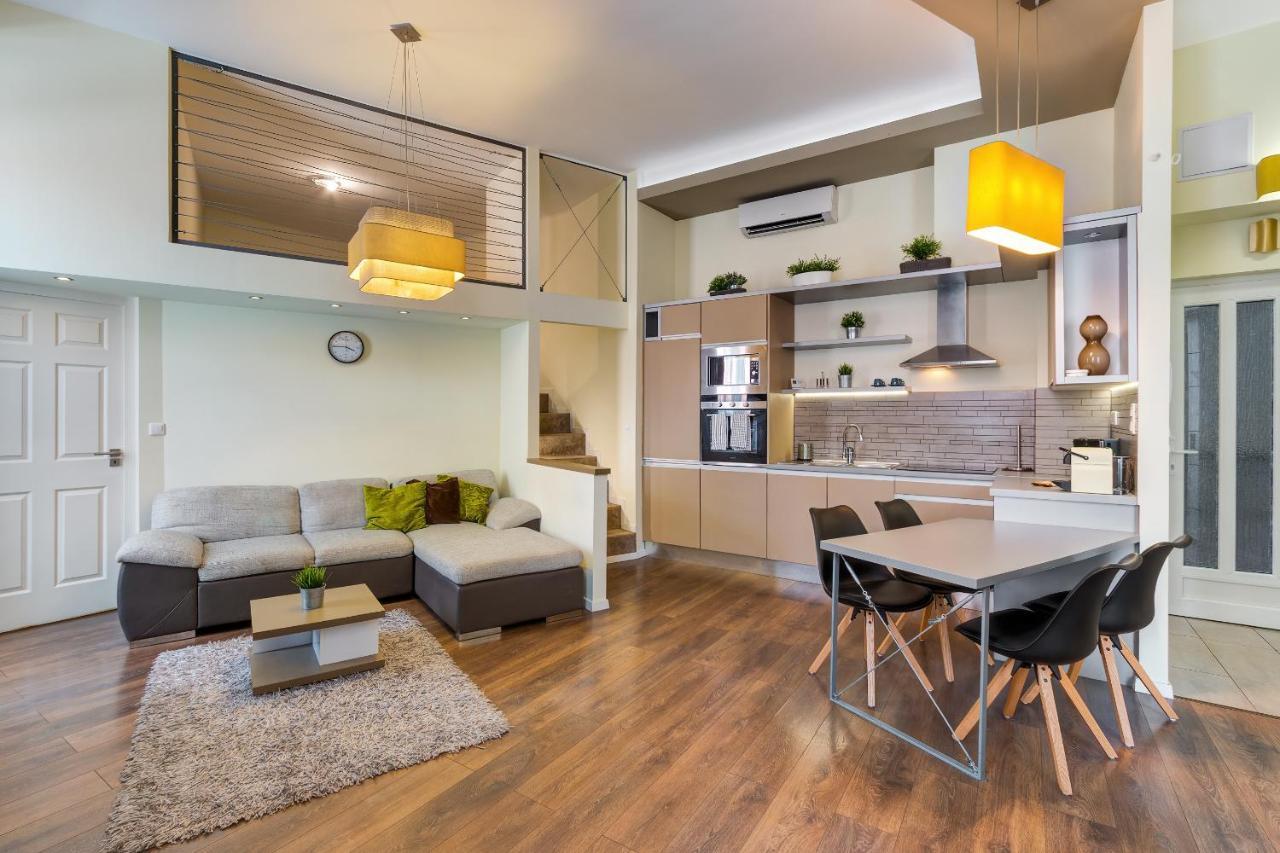 Spacious & Stylish Apartment In Downtown Budapest Esterno foto