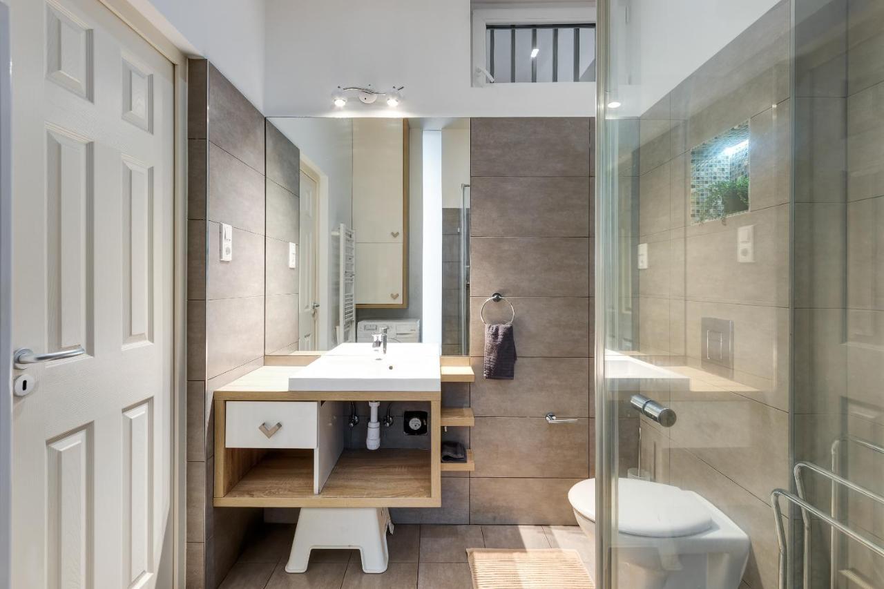 Spacious & Stylish Apartment In Downtown Budapest Esterno foto
