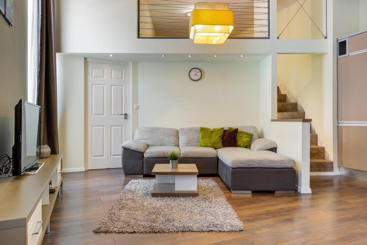 Spacious & Stylish Apartment In Downtown Budapest Esterno foto
