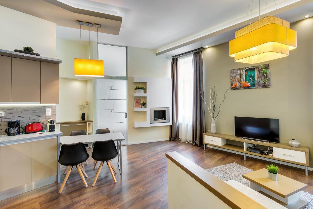 Spacious & Stylish Apartment In Downtown Budapest Esterno foto