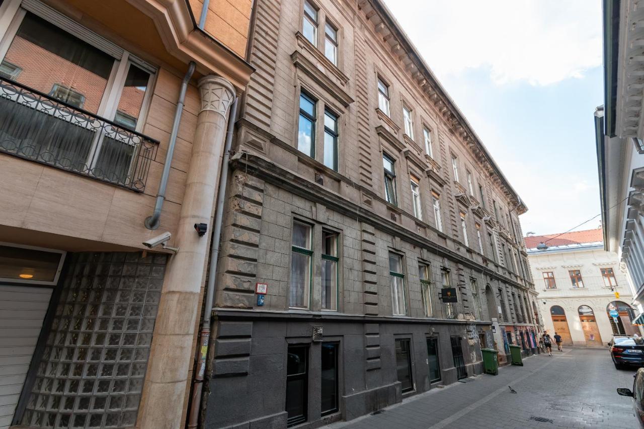 Spacious & Stylish Apartment In Downtown Budapest Esterno foto