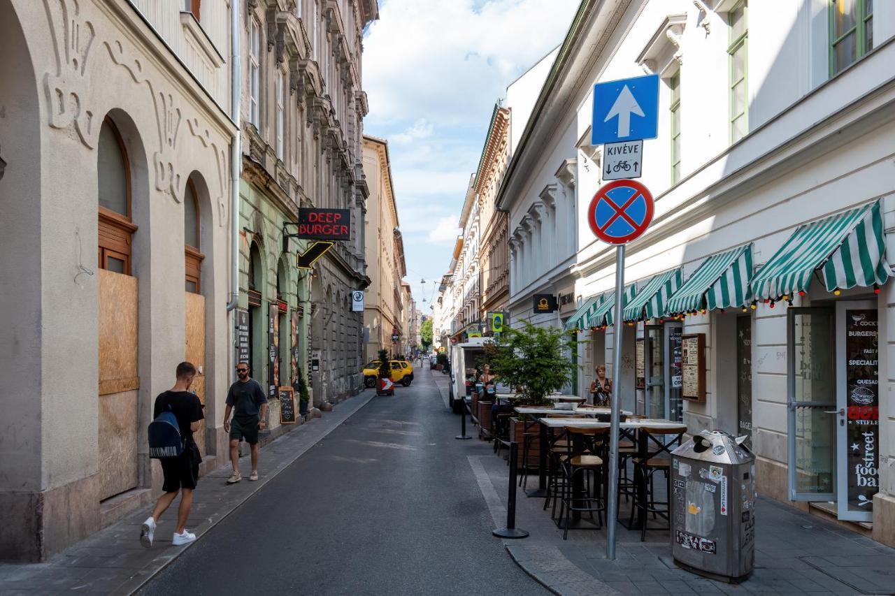 Spacious & Stylish Apartment In Downtown Budapest Esterno foto