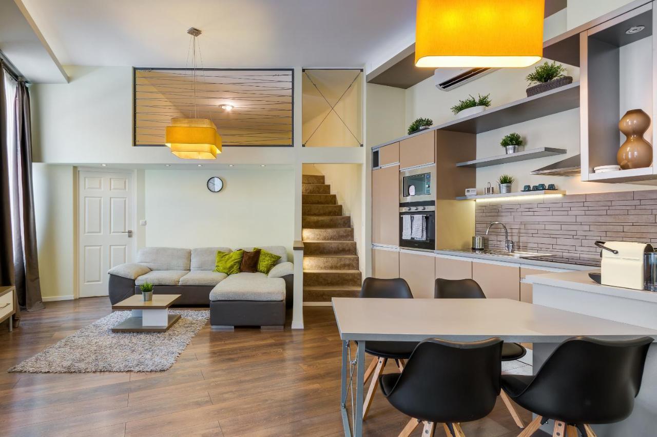 Spacious & Stylish Apartment In Downtown Budapest Esterno foto
