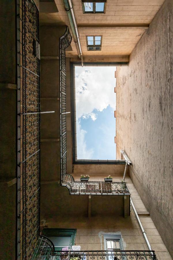 Spacious & Stylish Apartment In Downtown Budapest Esterno foto
